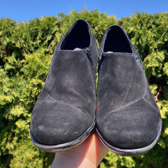 Clarks Ankle Slip On Boot Heeled Black Leather Women’s Size 9 - Picture 2 of 10